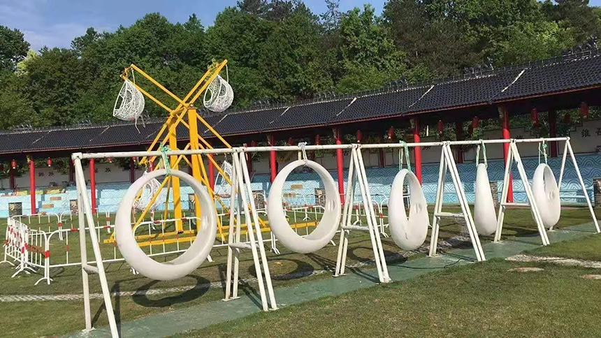 網(wǎng)紅發(fā)光秋千游樂(lè)設(shè)備